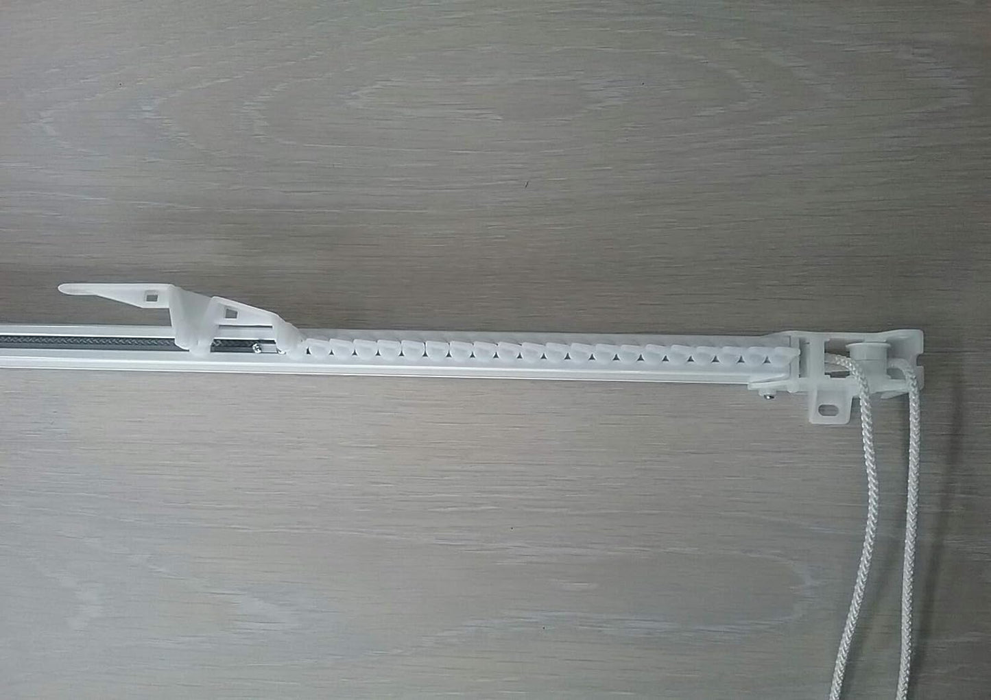 Rail aluminium pour rideaux froncés – installation facile, sur mesure - art.204