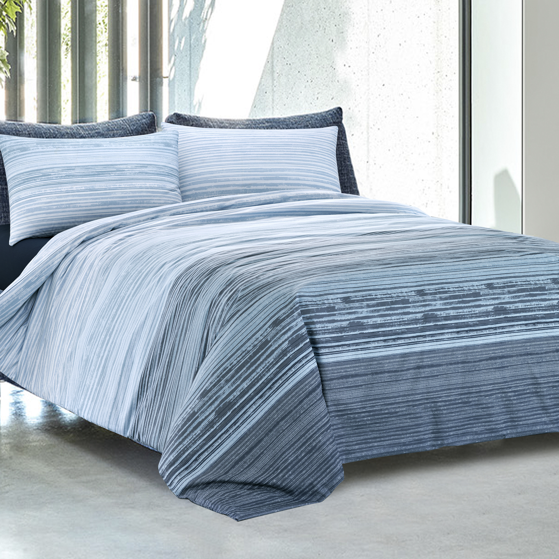 Copripiumino bleu con righe orizzontali su letto