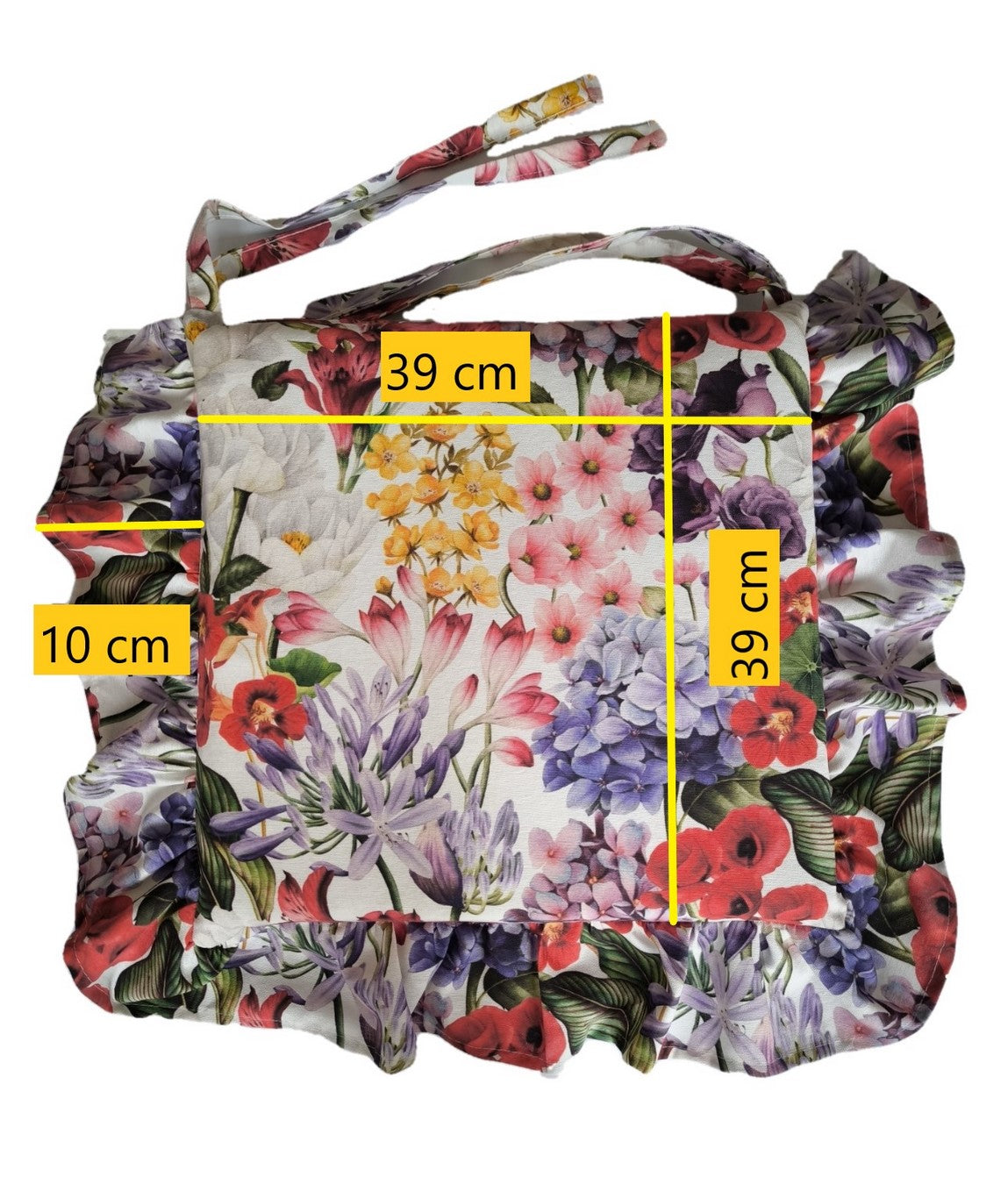 Cuscino quadrato con volant a fantasia floreale multicolor, dimensioni 39x39 cm, con volant di 10 cm, fotografato per mostrare le misure.