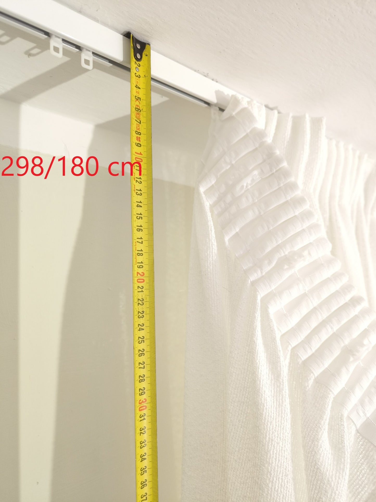 Indicazione su come misurare l’altezza della tenda: misurare dal sopra del binario fino alla lunghezza desiderata.